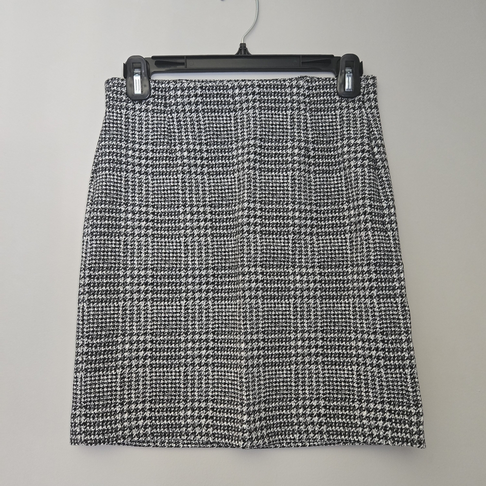 Dynamite black + white houndstooth pattern mini skirt, elastic waistband, new